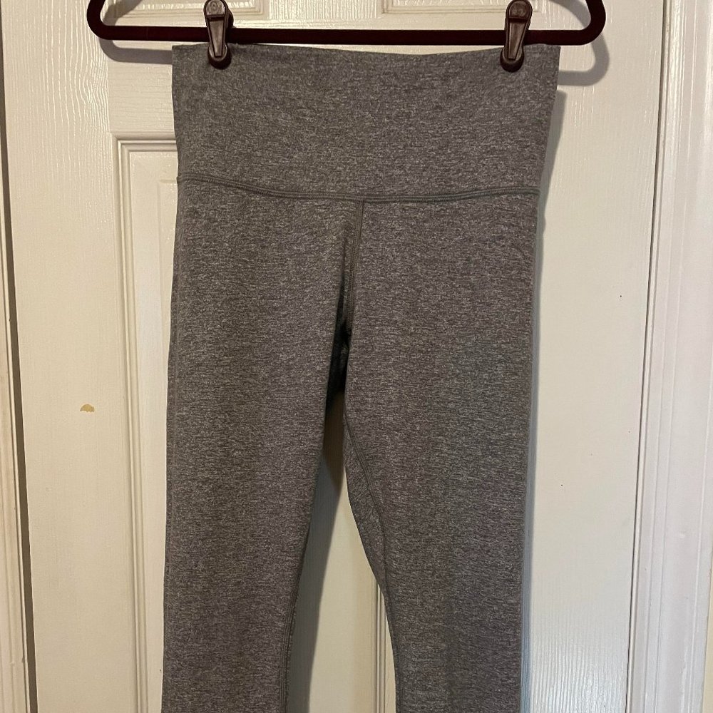 Lululemon Cropped Heathered Grey Leggings Crochet Detail Size 6